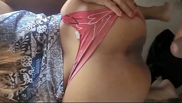 O corno deixou a mulher dele dar o cuzinho na festa, ela levou várias gozadas no cu