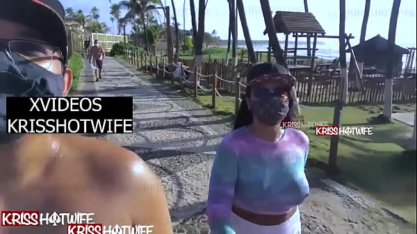 Kriss Hotwife Se Exercitando Na Pia Pública Lotada Com Blusa Totalmente Tnsparente Deixando Os Peitos a Most