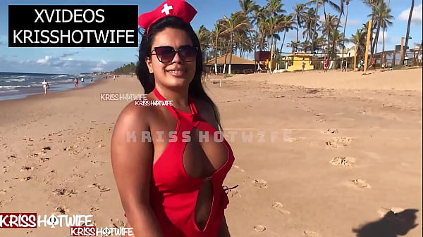 Kriss Hotwife Se Exibindo Em Praia Pública